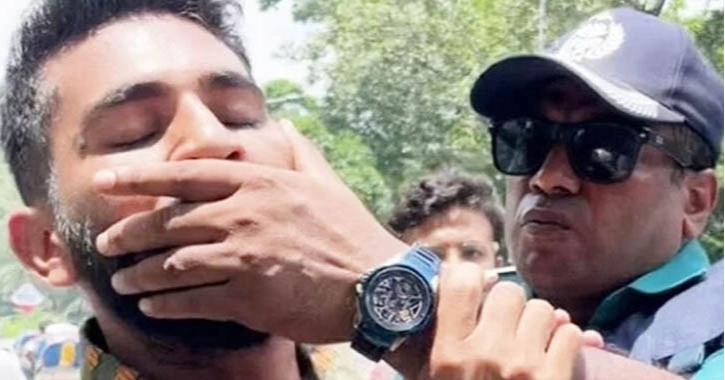 Shahbagh police inspector seen covering a protester’s mouth during ‘March for Justice’ suspended