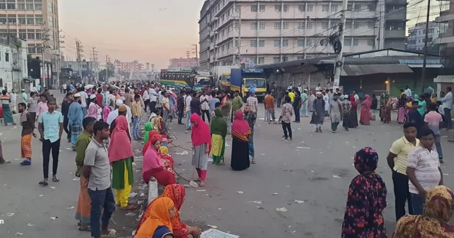 RMG unrest continues in Gazipur, 2 highways blocked