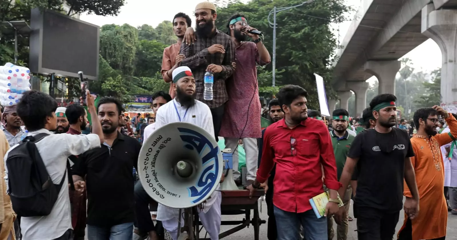 Protesters block Shahbagh intersection, demand extending govt job age limit to 35