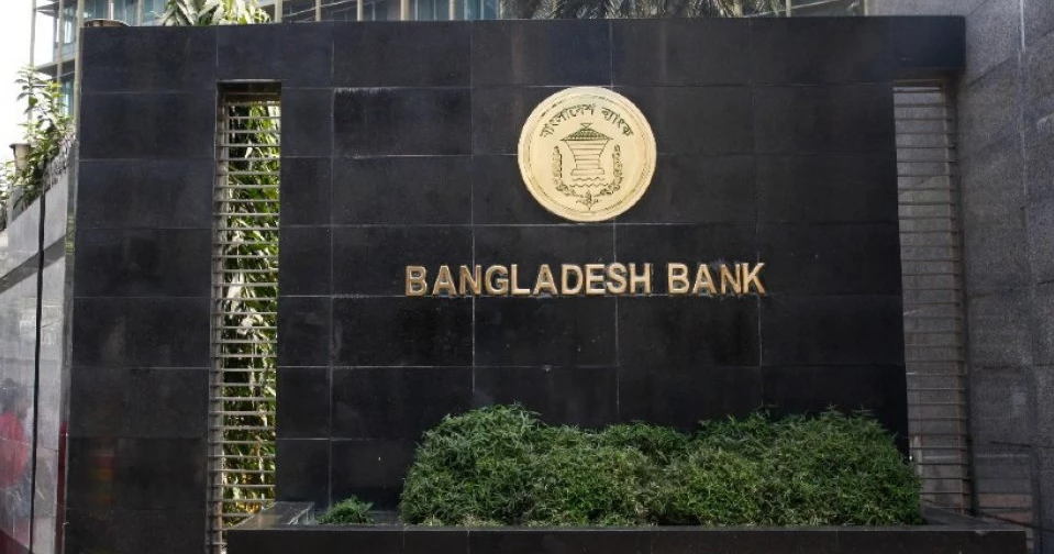 Bangladesh Bank assures liquidity support for weak banks, Governor urges people to stay calm