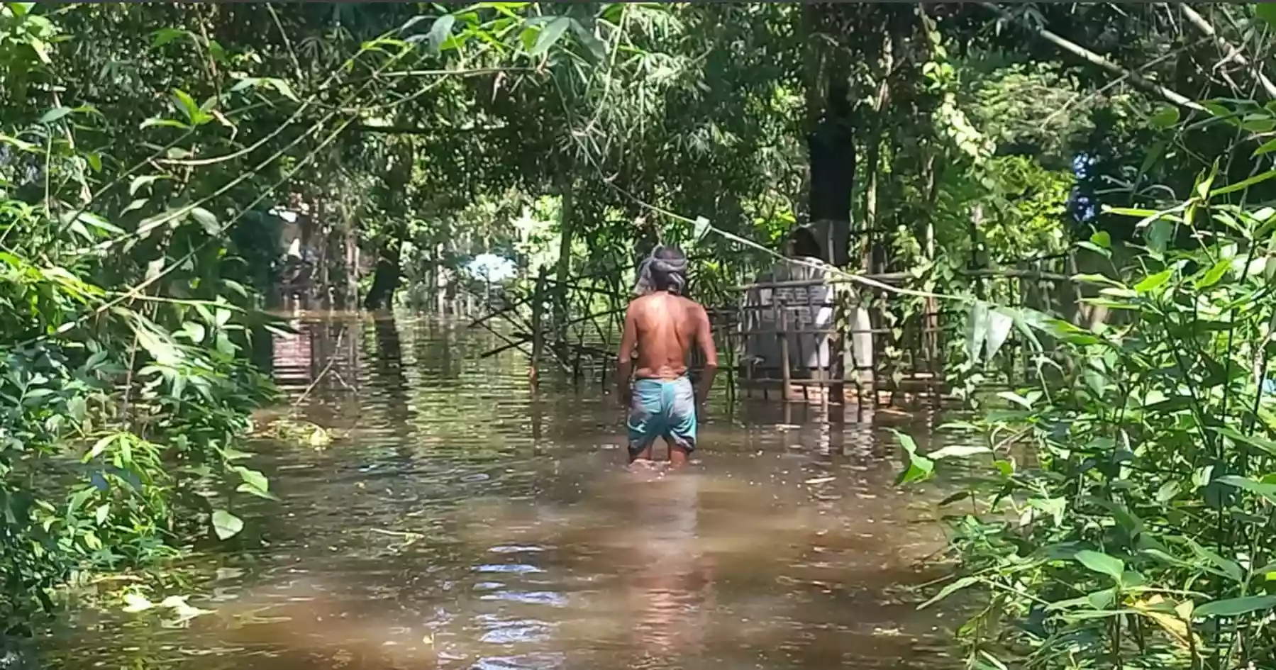 1 lakh Chandpur residents waterlogged for over a week amid food and drinking water shortage