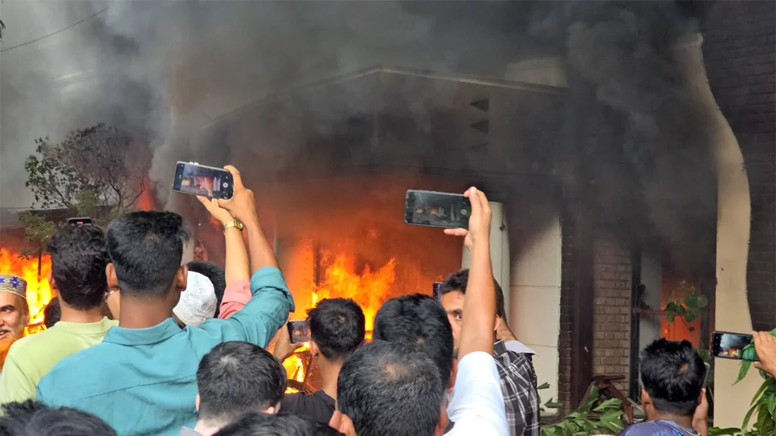 Dhanmondi 32’s Bangabandhu Museum, Awami League offices set ablaze in Dhaka