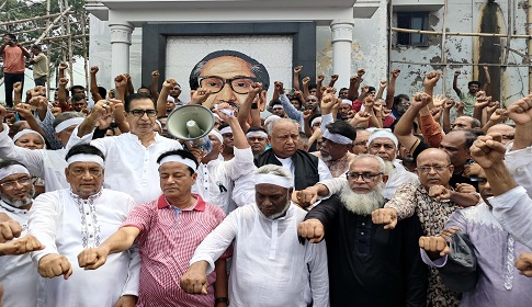 শেখ হাসিনাকে দেশে ফেরাতে কাফনের কাপড় মাথায় বেঁধে নেতা-কর্মীদের শপথ