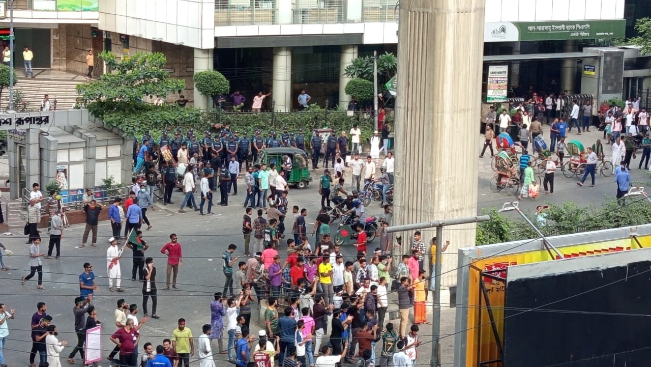 Students again block major intersections of capital as part of ‘Bangla Blockade’