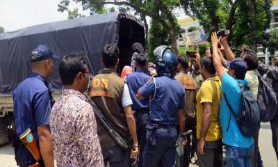 Police detain 9 students and a guardian in Dinajpur