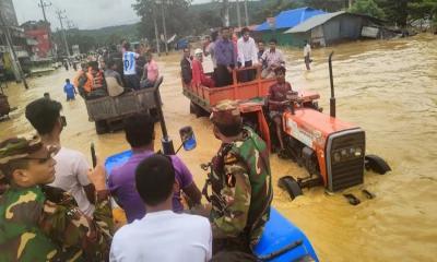 বন্যায় ক্ষতিগ্রস্তদের জন্য প্রধান উপদেষ্টার ত্রাণ তহবিলে সাহায্য পাঠাবেন যেভাবে