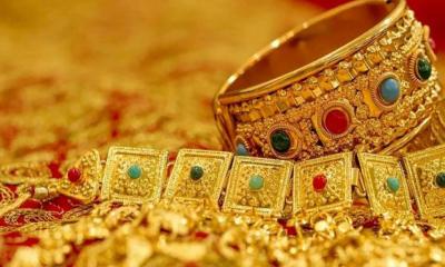 Gold prices see slight decline