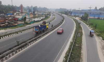 Vehicular movement on Dhaka-Tangail highway disrupted for 4 hours due to workers’ demonstration