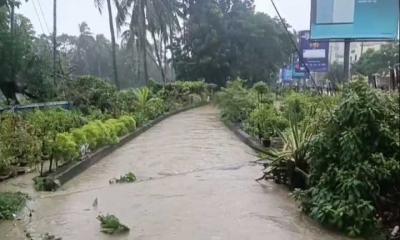 কক্সবাজারে ভারী বৃষ্টিতে নিম্নাঞ্চল প্লাবিত, পাহাড়ধসে নারী-শিশুর প্রাণহানি