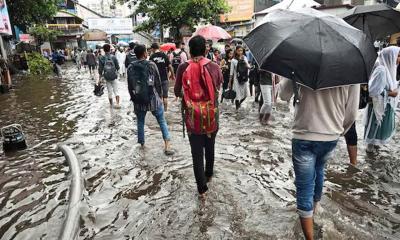 মুম্বাইয়ে ভারী বৃষ্টির কারণে ‘রেড অ্যালার্ট’