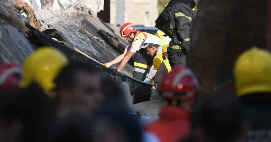 Roof collapse at railway station in Serbia leaves 8 dead