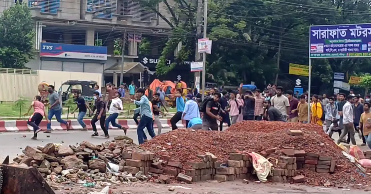 Students’ Movement: Protesters, police clash in Faridpur; Several injured