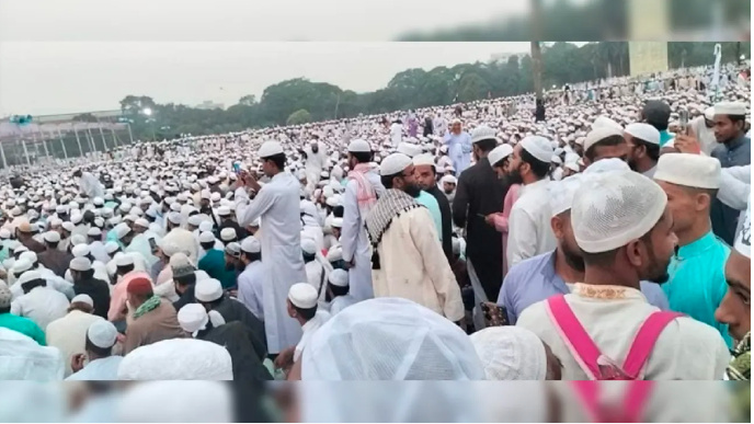 Thousands gather at Suhrawardy Udyan for Islamic conference in Dhaka