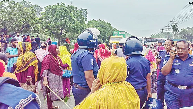 শ্রমিক হত্যার বিচারের দাবিতে কর্মবিরতি