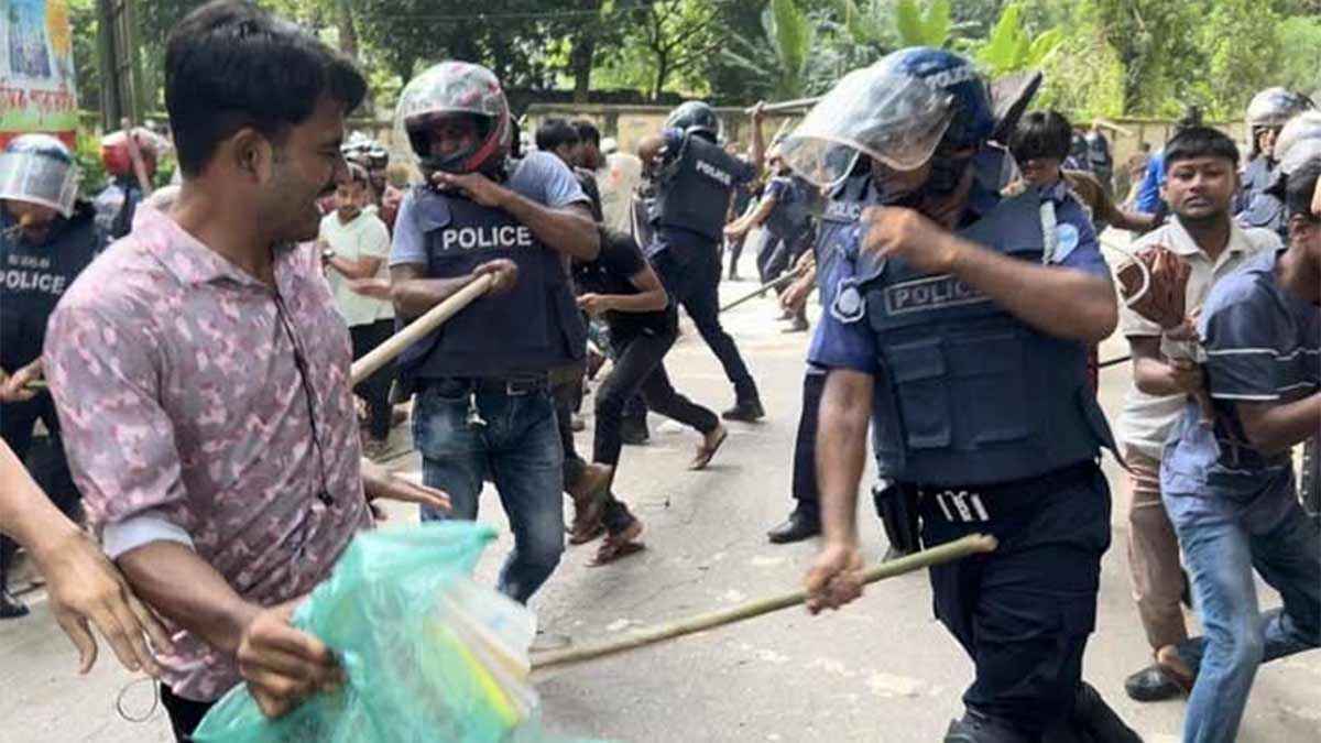 কুমিল্লায় কোটা আন্দোলনকারীদের সঙ্গে পুলিশের ধাওয়া-পাল্টা ধাওয়া