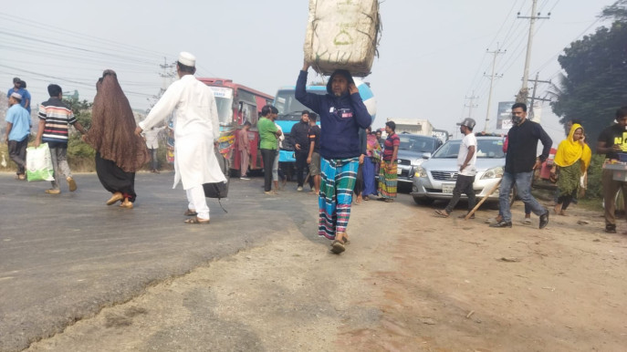 Beximco workers block highway in Gazipur over unpaid salaries