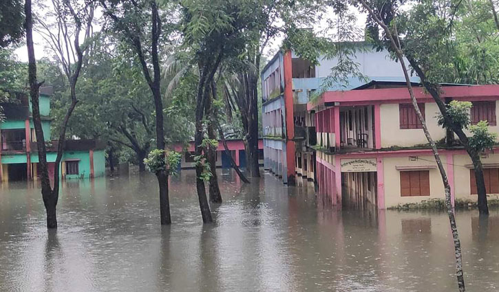 বন্যার মধ্যেই সিলেটে এইচএসসি পরীক্ষা শুরু