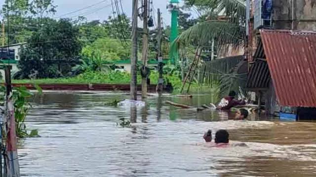 সারাদেশে বন্যায় শিশুসহ ৭১ জনের মৃত্যু