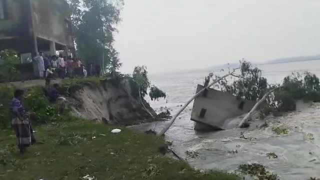 কুড়িগ্রামে বন্যা-নদী ভাঙনে নাজুক পরিস্থিতি