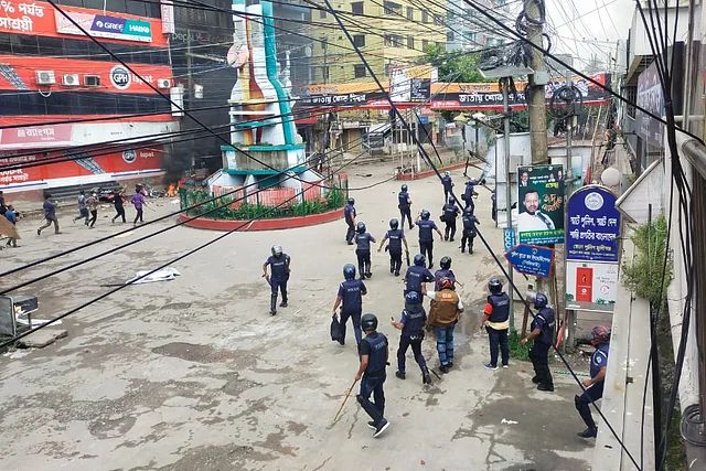 মুন্সীগঞ্জ, মাগুরায় আওয়ামীলীগ ও পুলিশের সঙ্গে আন্দোলনকারীদের সংঘর্ষে নিহত ৩