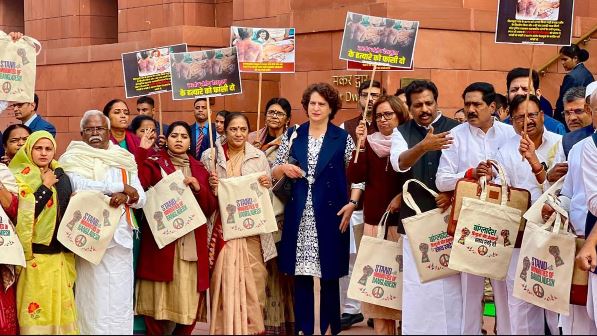 Congress MPs protest in Delhi, demand protection for Bangladesh‍‍`s minorities