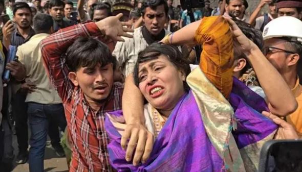 Two, including a Woman, beaten by Mob on suspicion of ties with Awami League at Dhanmondi 32