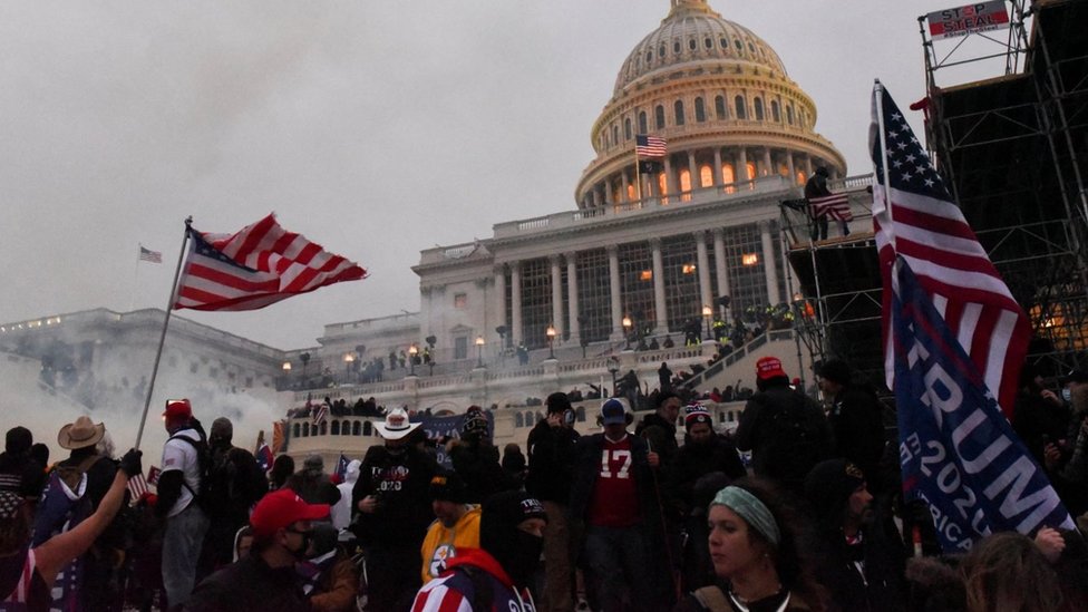 Trump pardons 1,500 people linked to Capitol riot