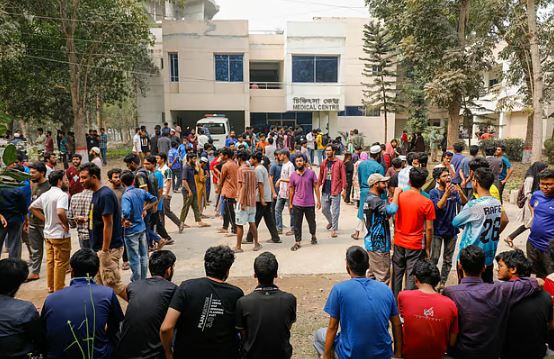 KUET campus in turmoil: Students demand VC’s resignation