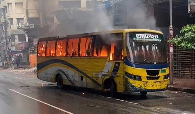 Bus torched in Mirpur