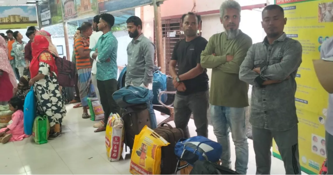 33 Bangladeshis return home after jail term in India