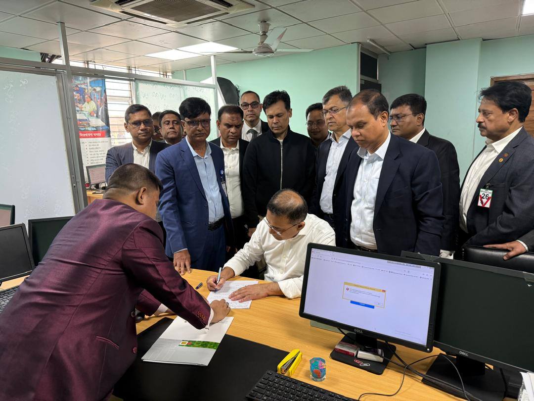Tarique Rahman visits EC to register as voter
