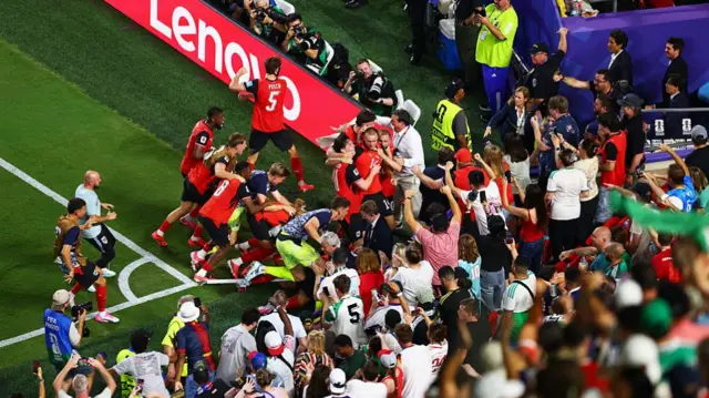 Austria and Algeria draw 3–3 to reach knockout stage; Iran’s dream ends