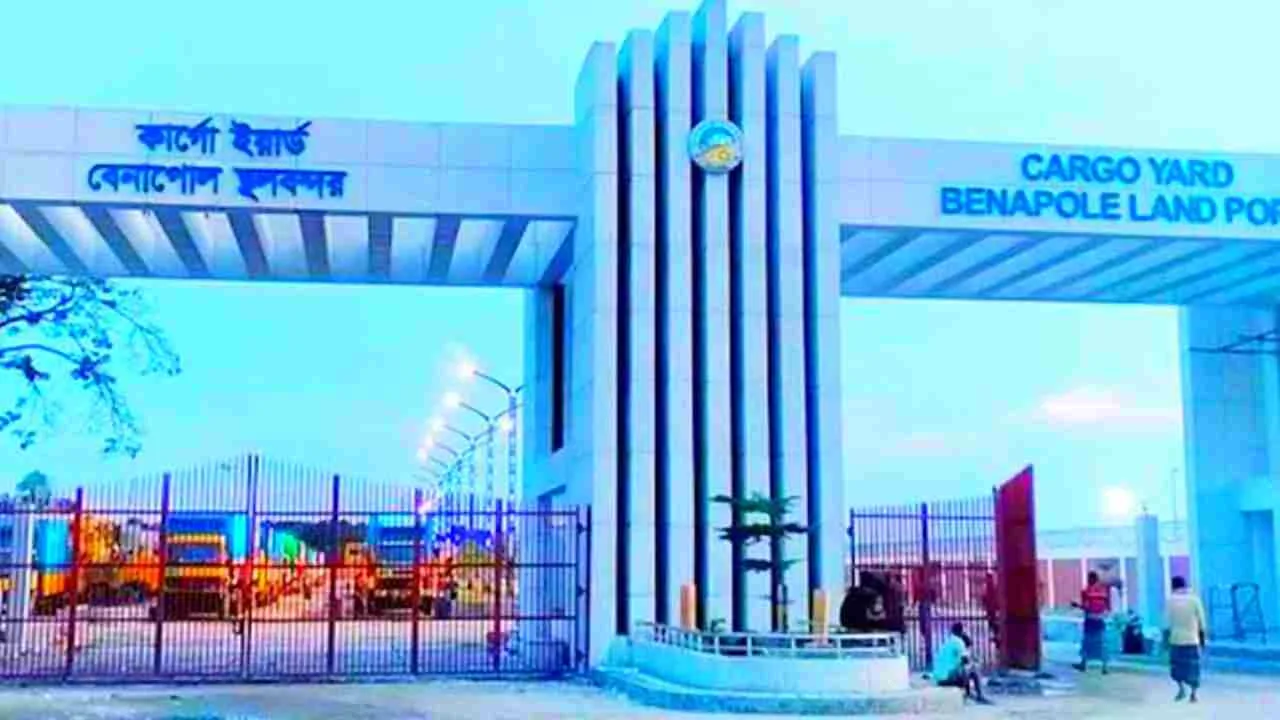 Benapole trade resumes after week-long Eid holidays