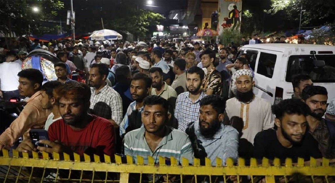 Crowds gather at DU entrances amid DUCSU vote count