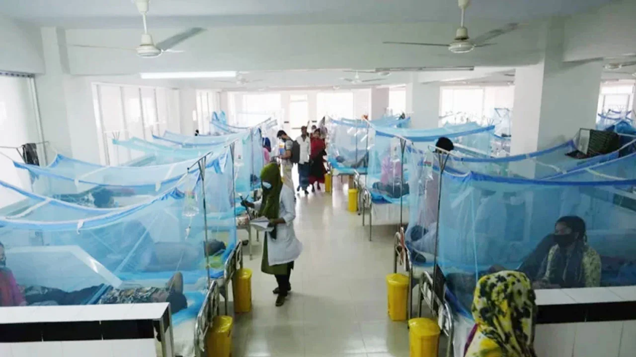 3 more die of dengue, 580  hospitalised