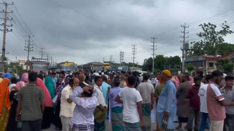 Residents block Dhaka-Aricha highway over gas shortage