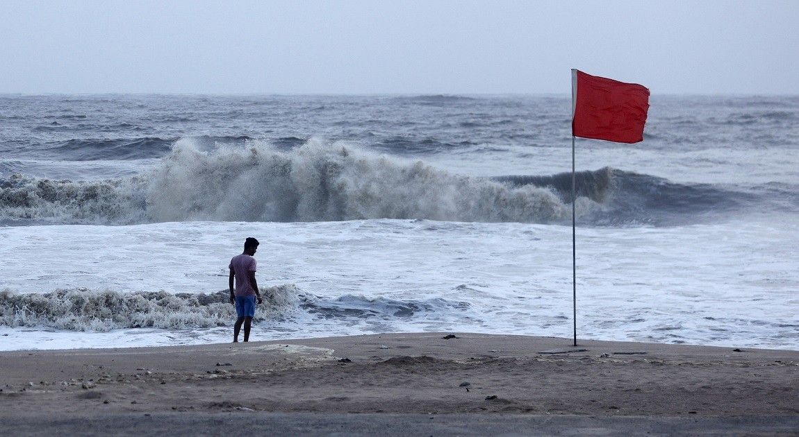 3 CU students swept away in Cox’s Bazar; 1 body recovered