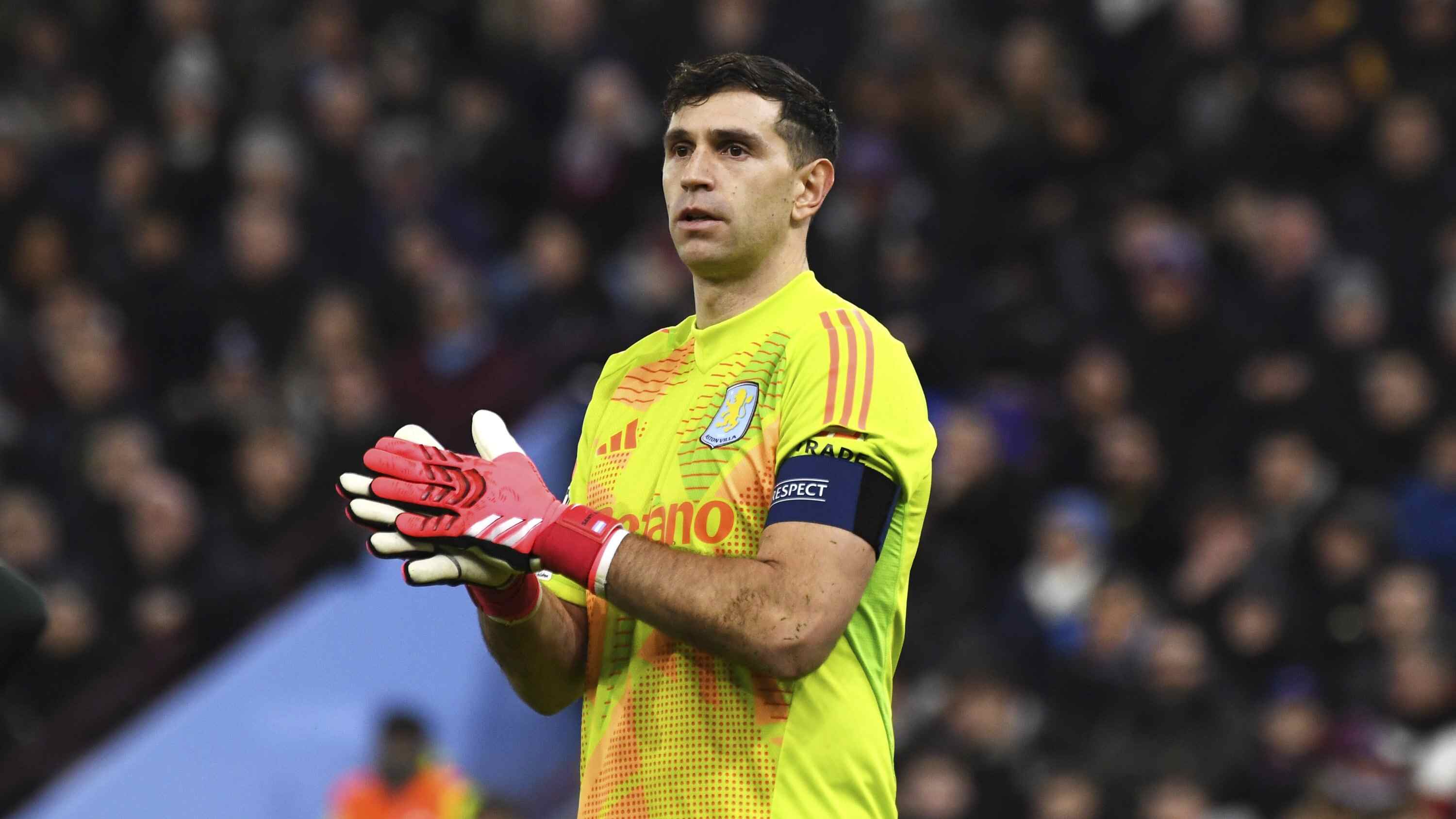 Emiliano Martínez joins Chelsea on three-year deal