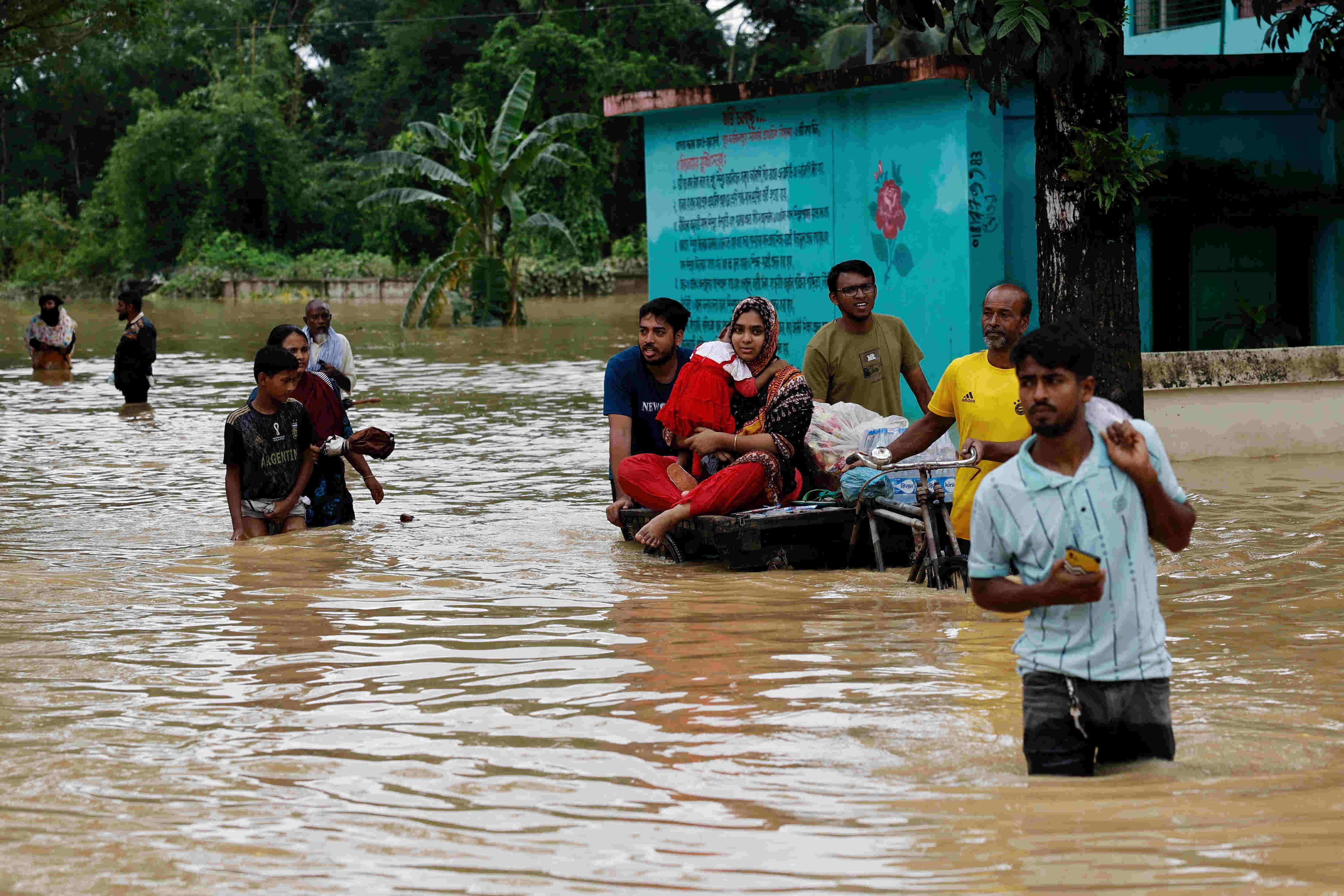 FFWC warns of short-term flooding in five northern districts