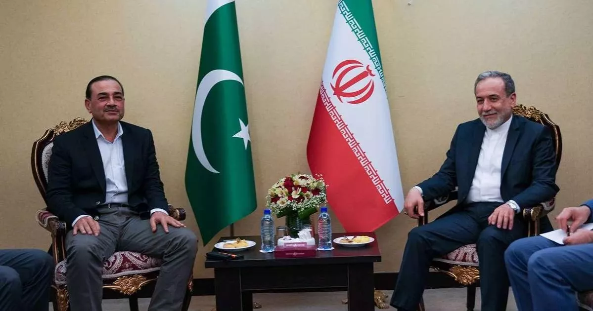 Iran FM meets Pakistan army chief in Islamabad amid regional diplomacy