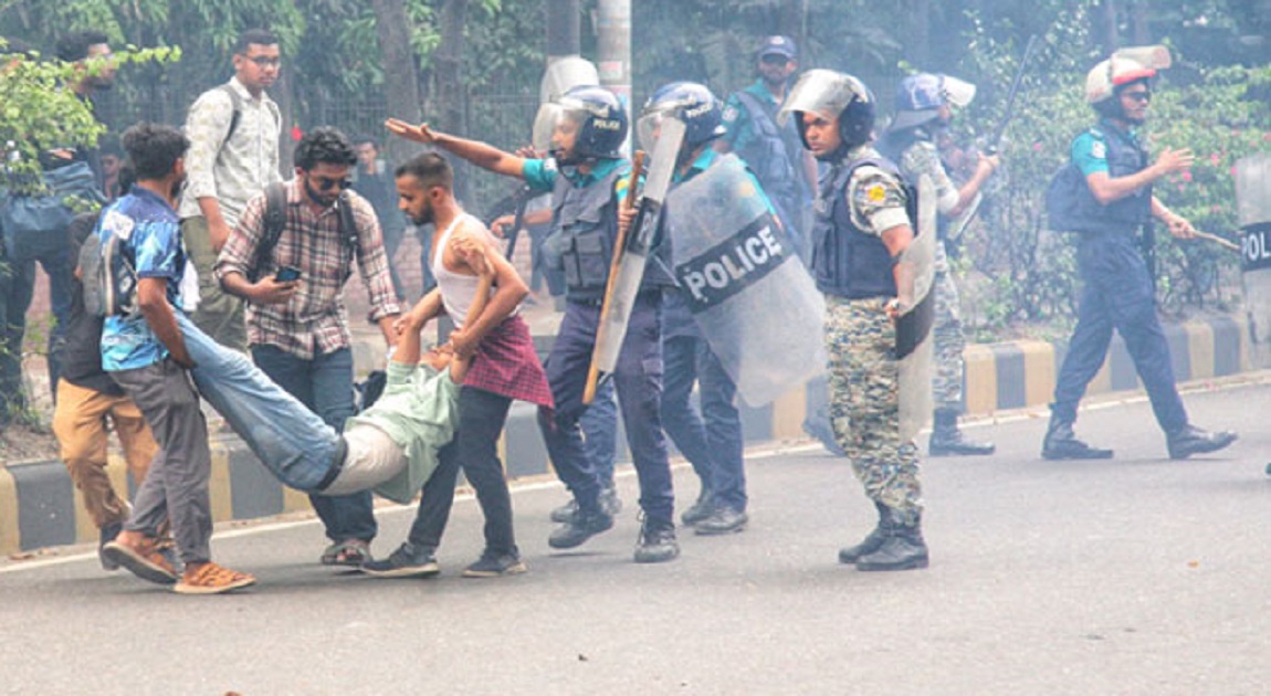 Police fire tear gas, sound grenades at JnU protesters, over 100 injured