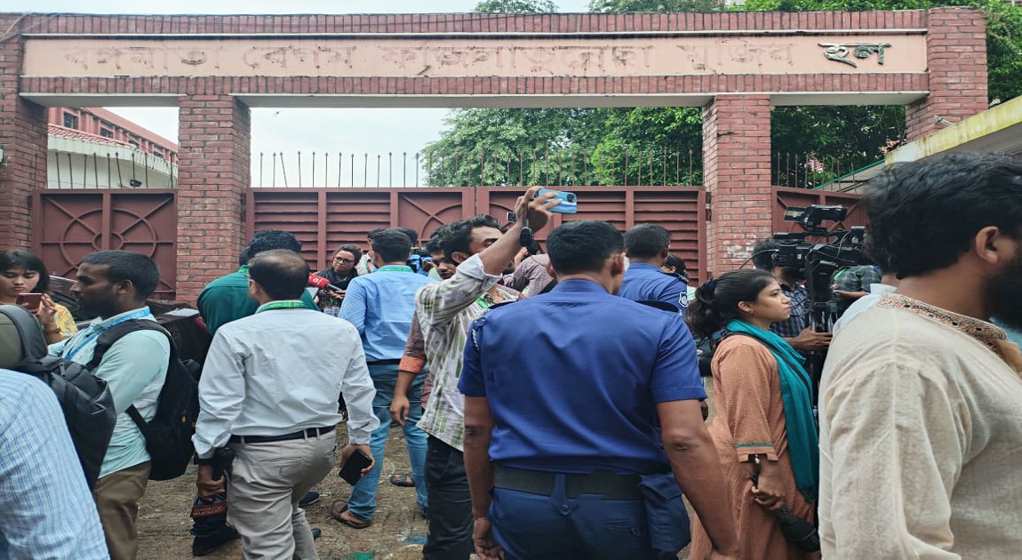 JUCSU election: Chaos at female hall polling center over alleged fake votes