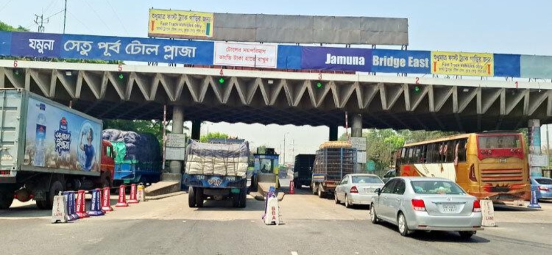 Vehicle pressure rises on Jamuna Bridge ahead of Eid