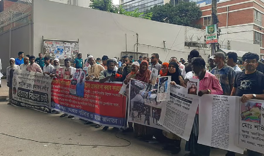 Families of July Uprising victims stage protest near secretariat