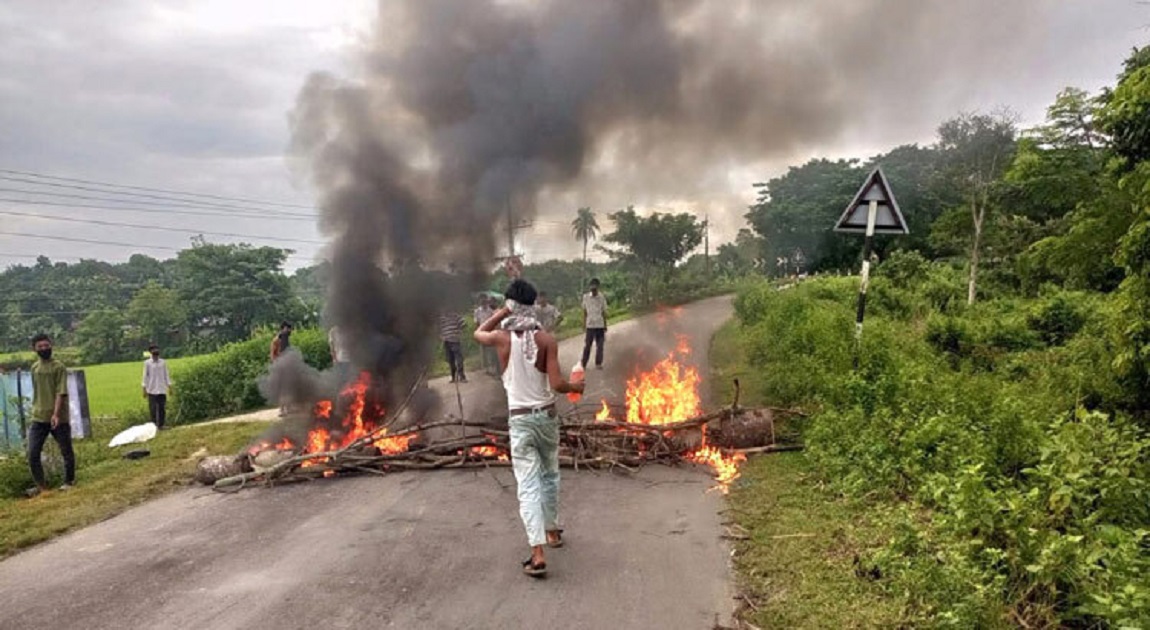 Road blockade over rape protest, thousands of tourists stranded in Sajek