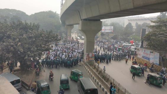 MATS students block Shahbagh with 4-point list of demands