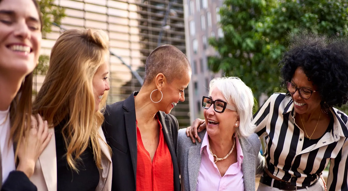 Experts weigh safety and benefits of hormone therapy for menopausal women