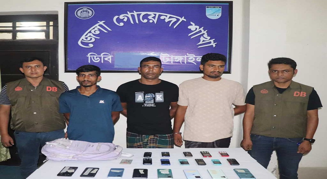 Robbery on moving bus: 3 arrested, stolen valuables recovered