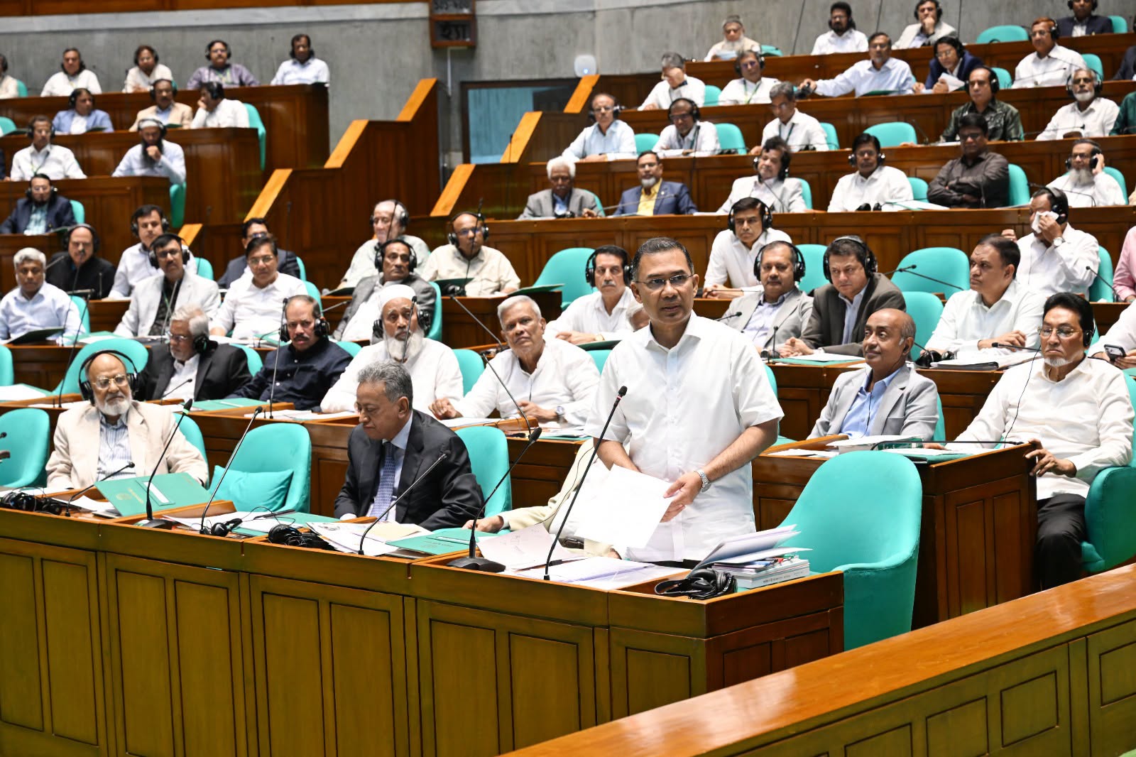 40 lakh people lie on hospital floors across the country: PM