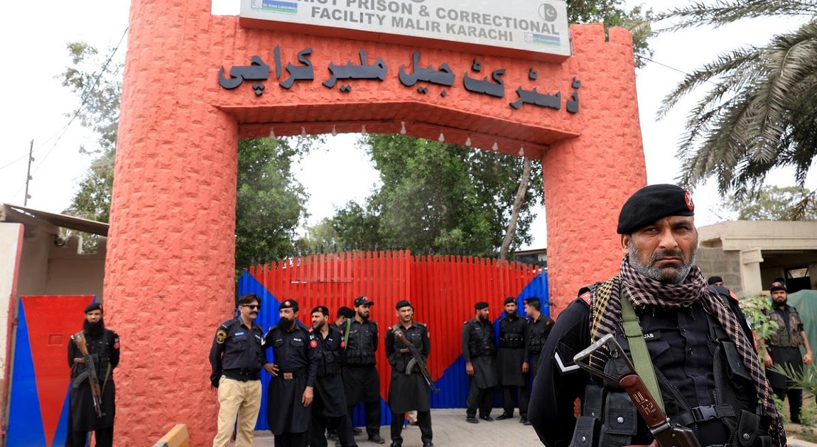 Over 200 prisoners escape from Pakistan jail amid earthquake panic